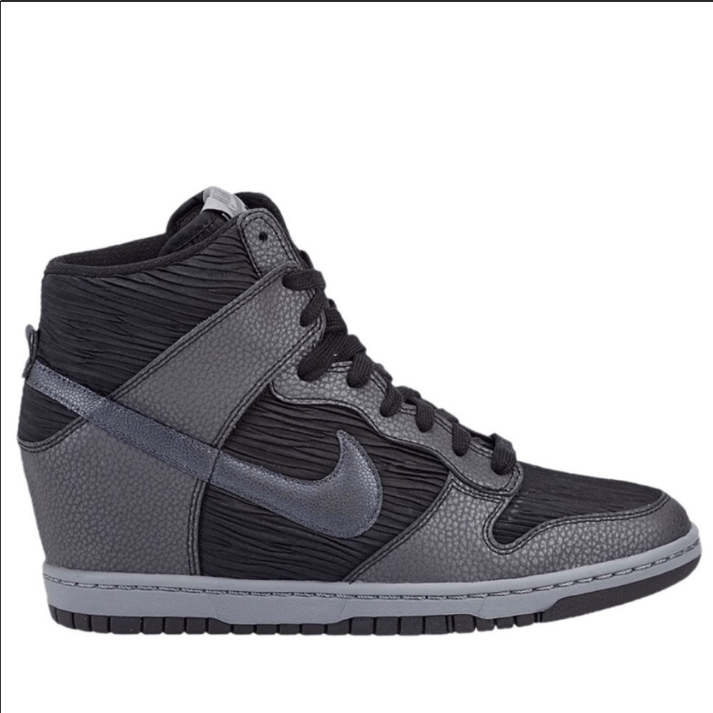 Nike Dunk Sky Hi in black & gray
